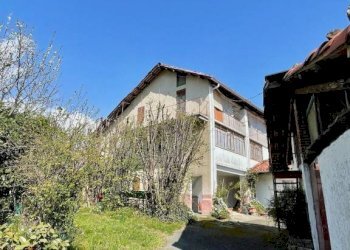Facciata - Villa strada Cantone Pezza, 30/32, Biella - foto 1