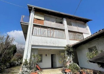 Facciata - Villa strada Cantone Pezza, 30/32, Biella - foto 7