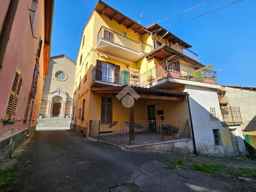 Four-room apartment Via Mazzini, Castel Boglione - photo 1