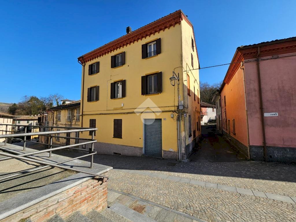 Four-room apartment Via Mazzini, Castel Boglione - photo 2