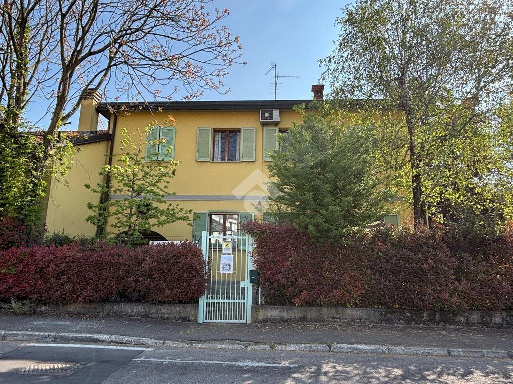 Portion of a house Via Cornaredo, Rho - photo 1