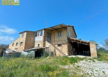 Casa indipendente Bellante - foto 3