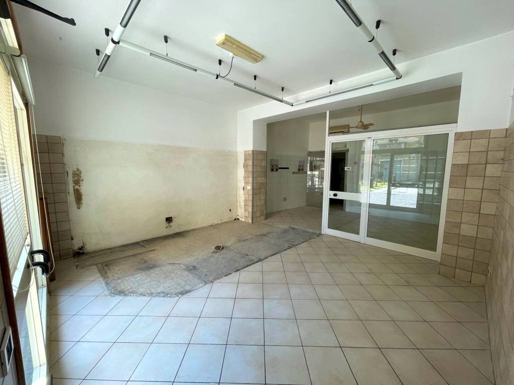 Stanza non arredata - Negozio via Emilia, Tortona - foto 3