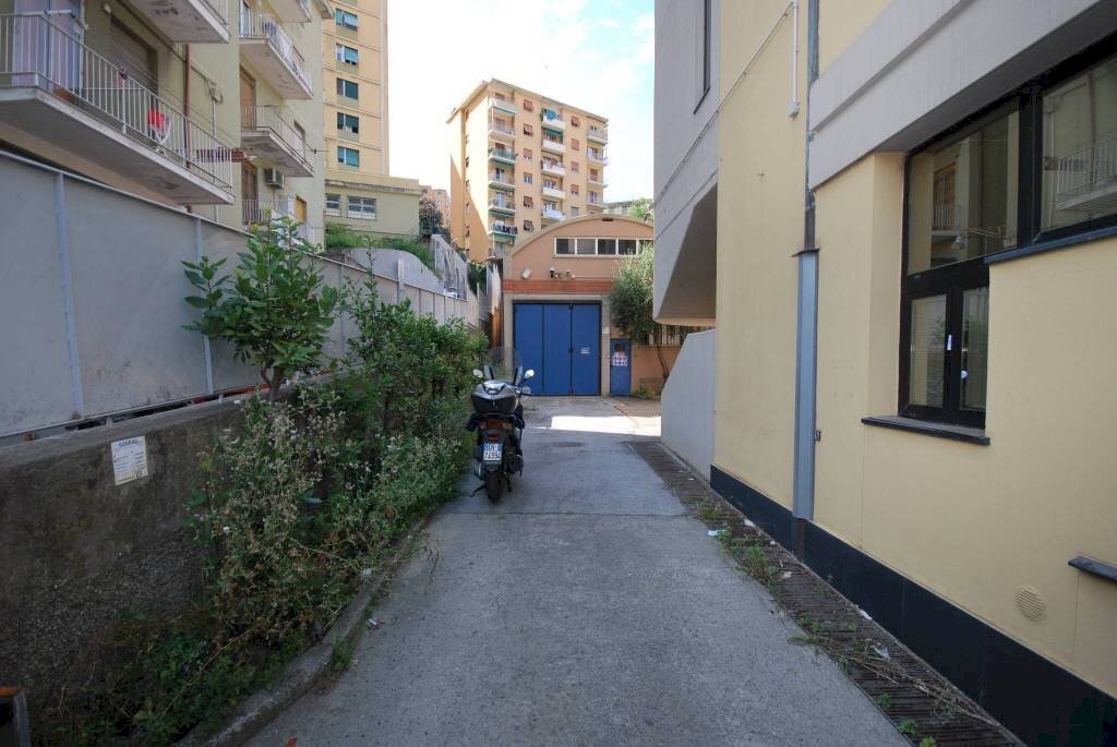 Ingresso - Shed via Faliero Vezzani, Genova (neighborhood Sampierdarena) - photo 1