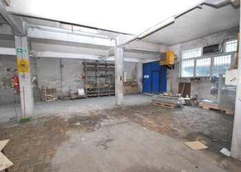 Interno non residenziale - Capannone via Faliero Vezzani, Genova (zona Sampierdarena) - foto 13