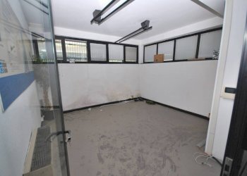Interno non residenziale - Capannone via Faliero Vezzani, Genova (zona Sampierdarena) - foto 17