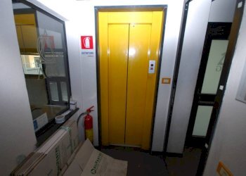 Interno palazzo - Capannone via Faliero Vezzani, Genova (zona Sampierdarena) - foto 18