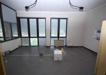 Interno non residenziale - Capannone via Faliero Vezzani, Genova (zona Sampierdarena) - foto 25