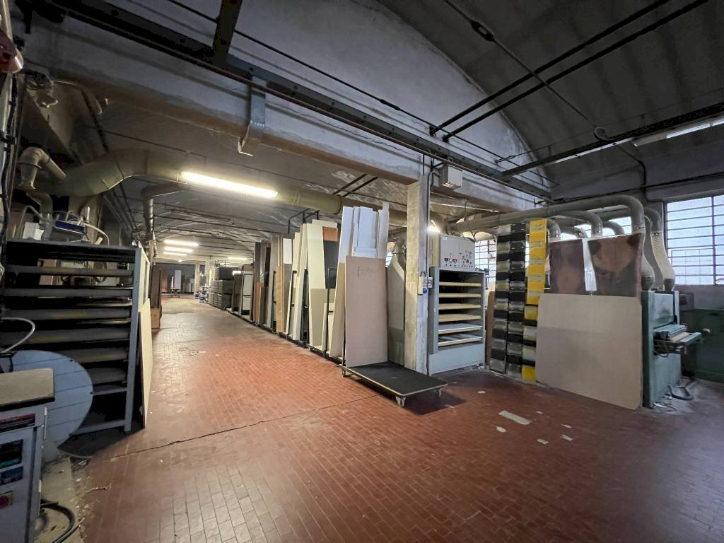 Interno non residenziale - Capannone via Luigi Cadorna, 65, Carugo - foto 2