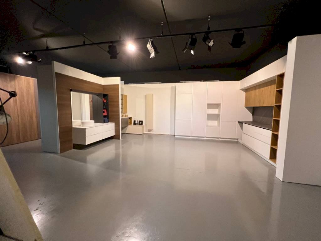 Interno non residenziale - Capannone via Luigi Cadorna, 65, Carugo - foto 3
