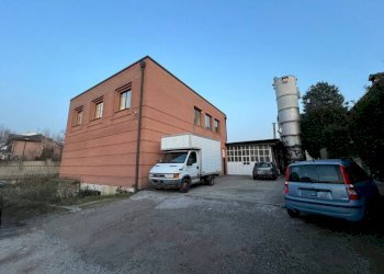 Zona - Capannone via Luigi Cadorna, 65, Carugo - foto 1