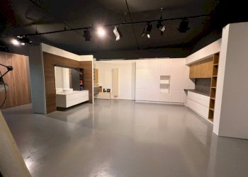 Interno non residenziale - Capannone via Luigi Cadorna, 65, Carugo - foto 3