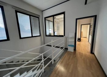 Interno palazzo - Capannone via Luigi Cadorna, 65, Carugo - foto 5