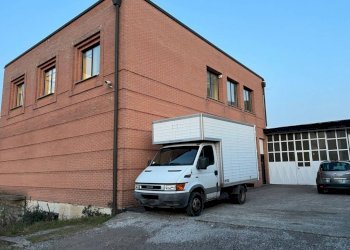 Facciata - Capannone via Luigi Cadorna, 65, Carugo - foto 9