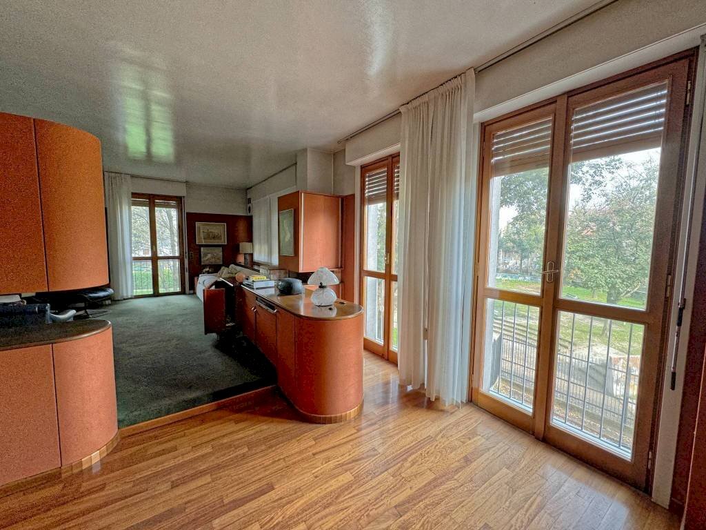 Soggiorno - Appartamento via Rinaldo Rigola, 7, Milano - foto 2