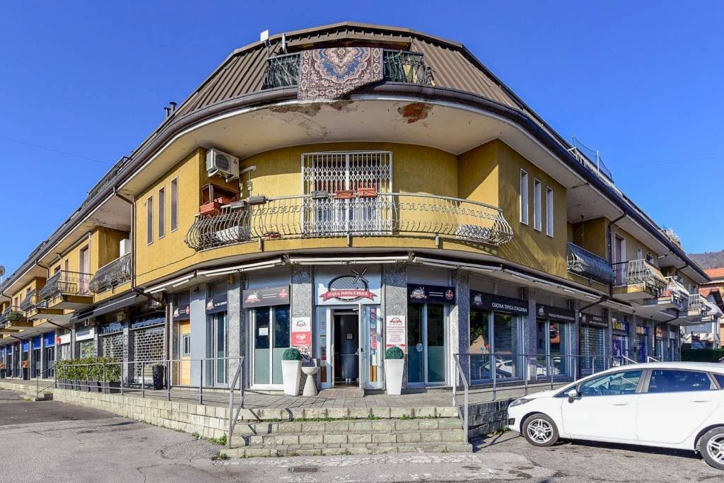 Facciata - Restaurant via Cesare Battisti, Erba - photo 1