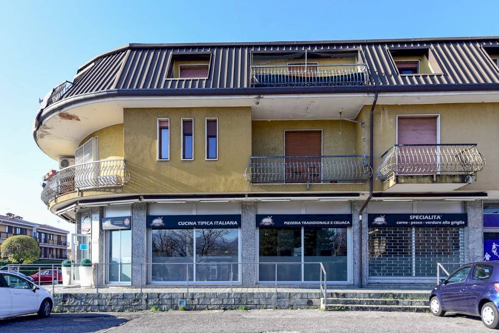 Facciata - Restaurant via Cesare Battisti, Erba - photo 3