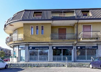 Facciata - Restaurant via Cesare Battisti, Erba - photo 3