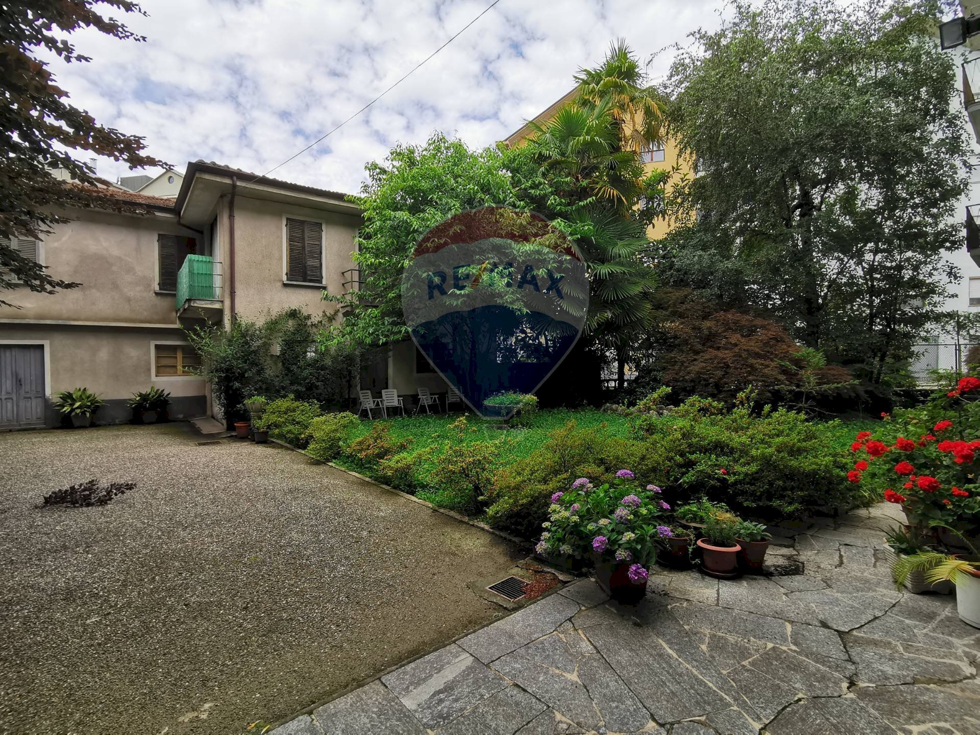 Stabile - Palazzo VIA SAN LUIGI, 28 
 Arona, Arona - foto 2