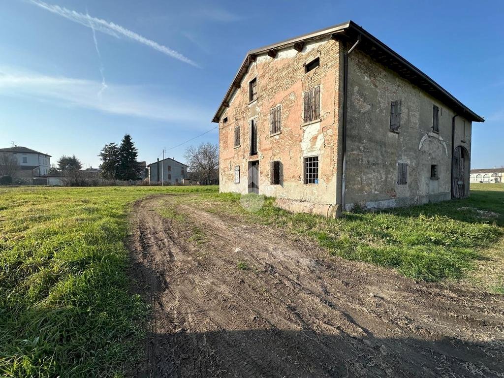 Rustic Via San Leonardo, Castelnovo di Sotto - photo 1