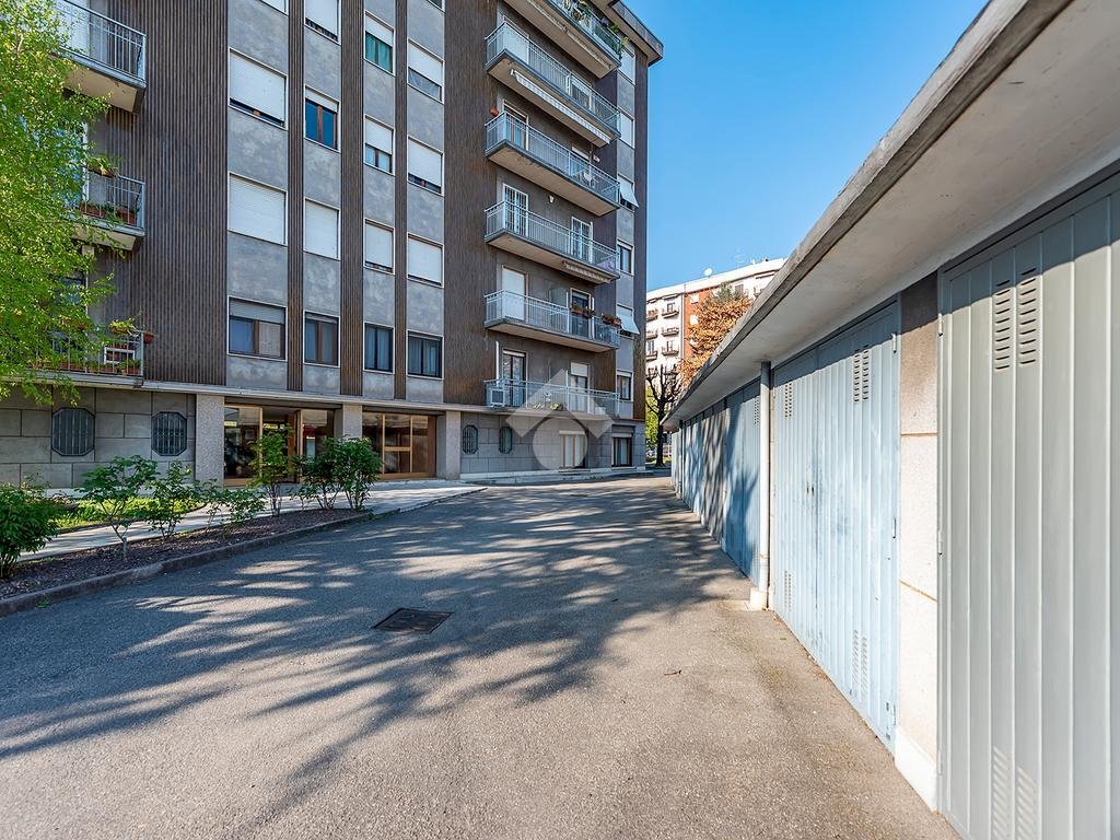 Four-room apartment Viale Italia, Lainate - photo 1