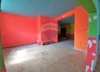 Locale Commerciale Via Cardinale Castaldo, Casoria - foto 3