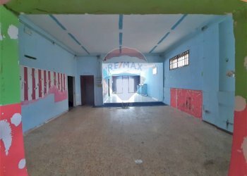 Locale Commerciale Via Cardinale Castaldo, Casoria - foto 6