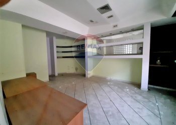 Locale Commerciale Via Cardinale Castaldo, Casoria - foto 8