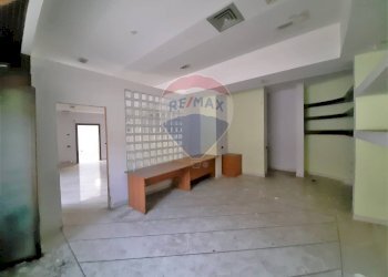 Locale Commerciale Via Cardinale Castaldo, Casoria - foto 9