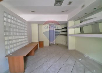 Locale Commerciale Via Cardinale Castaldo, Casoria - foto 10