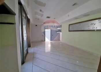 Locale Commerciale Via Cardinale Castaldo, Casoria - foto 11