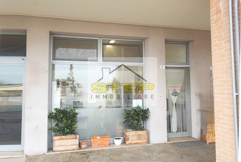 Locale Commerciale PIAZZA COOPERAZIONE, Ravenna - foto 1