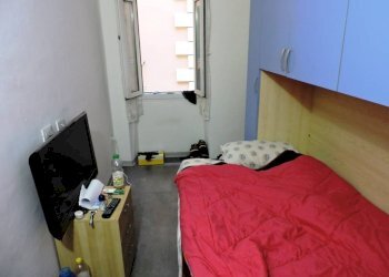 Camera da letto - Quadrilocale vico Pier Maria Ciurlo, Genova (zona Sampierdarena) - foto 6