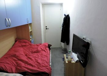 Camera da letto - Quadrilocale vico Pier Maria Ciurlo, Genova (zona Sampierdarena) - foto 7