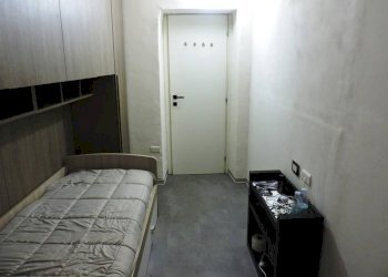 Camera da letto - Quadrilocale vico Pier Maria Ciurlo, Genova (zona Sampierdarena) - foto 8