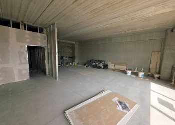 Interno non residenziale - Shop via Alfredo Veroni, Parma - photo 4