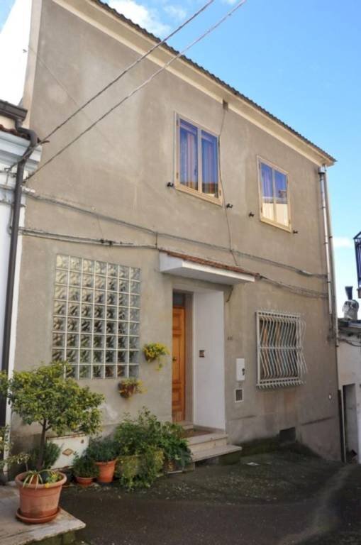 Facciata - Casa indipendente corso Giuseppe Garibaldi, 379, Senise - foto 3