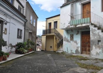 Cortile interno - Casa indipendente corso Giuseppe Garibaldi, 379, Senise - foto 32