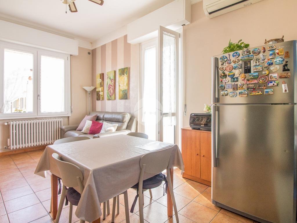 Three-room apartment Via Cesare Battisti, Garbagnate Milanese - photo 2