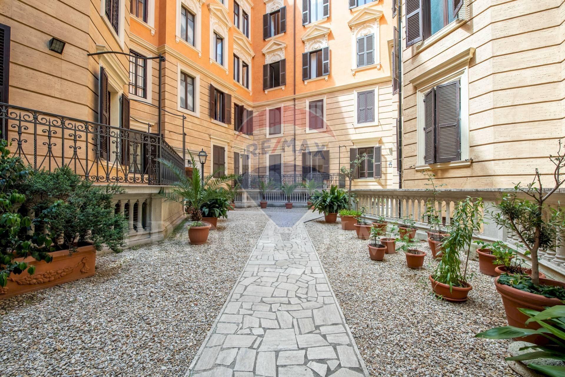 Office Via Angelo Brofferio, Roma (neighborhood Prati) - photo 1