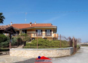 Facciata - Villa via Villata, 18, frazione Roata Rossi, Cuneo - foto 2