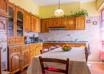 Cucina - Villa via Villata, 18, frazione Roata Rossi, Cuneo - foto 13