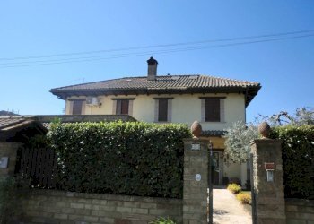 Facciata - Villa via John Fitzgerald Kennedy, Monterosi - foto 1