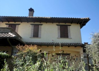 Facciata - Villa via John Fitzgerald Kennedy, Monterosi - foto 9