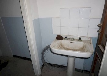 Bagno - Box piazza Treponti, 16r, Genova (zona Sampierdarena) - foto 7