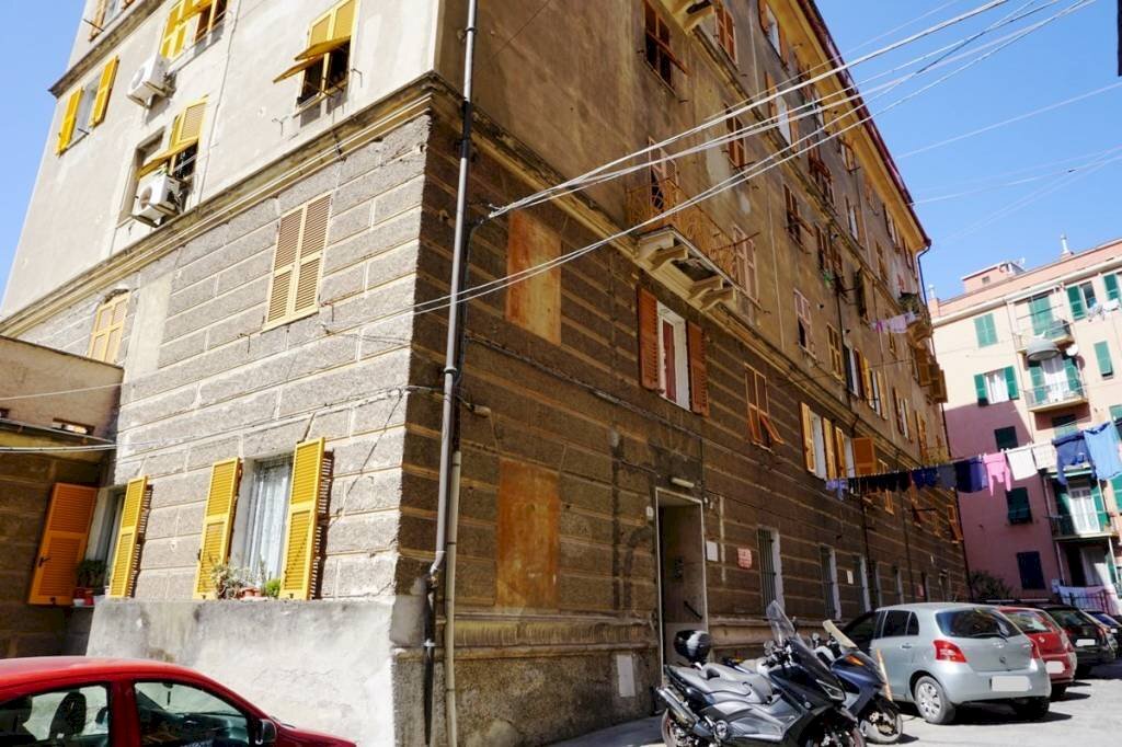 Facciata - Bilocale via Curro', 10, Genova (zona Sampierdarena) - foto 1