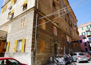 Facciata - Bilocale via Curro', 10, Genova (zona Sampierdarena) - foto 1