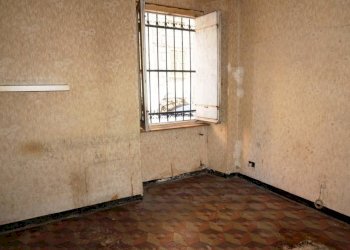 Camera da letto - Bilocale via Curro', 10, Genova (zona Sampierdarena) - foto 8