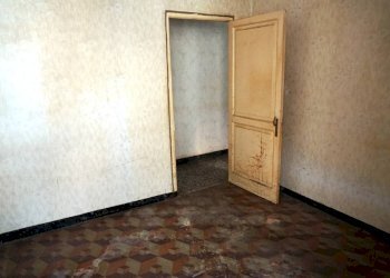 Camera da letto - Bilocale via Curro', 10, Genova (zona Sampierdarena) - foto 9