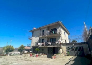 Cortile interno - Casa indipendente Niella Tanaro - foto 13